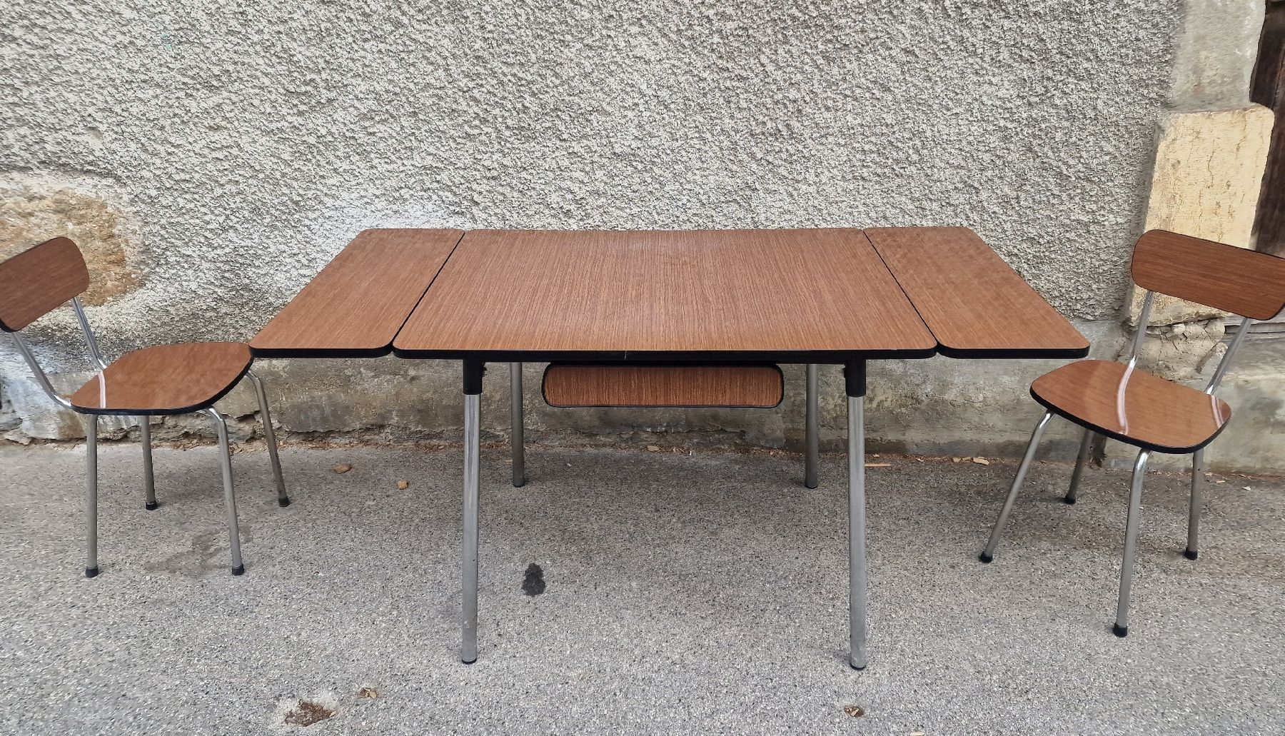 Set de table et chaises: Table et chaises en formica – D'occasion à Lausanne par ama_2fz8 2