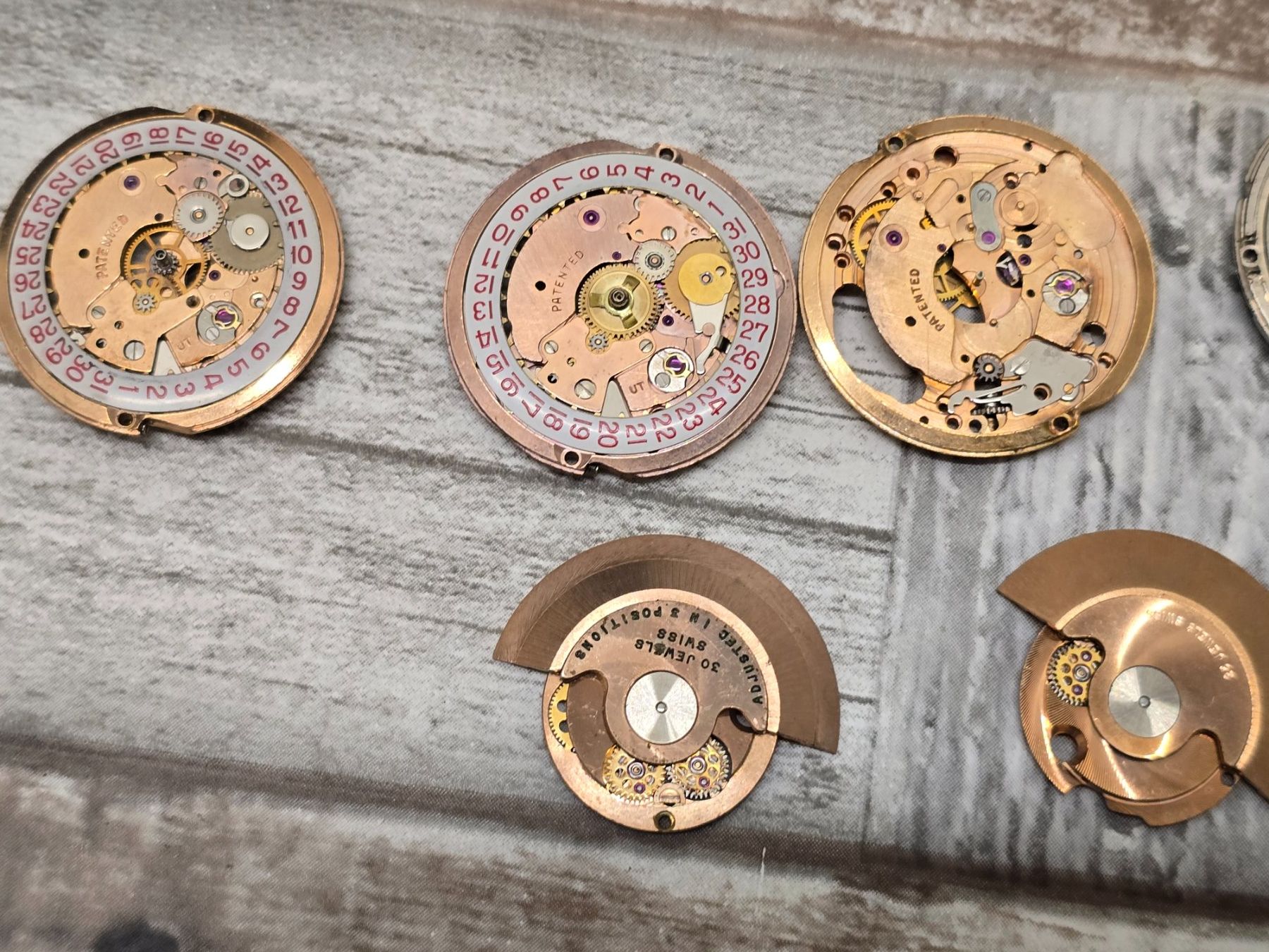 Orologi: Lot de 4 mouvements pièces détacher – Difettoso da Tramelan venduto da Nirdan 2