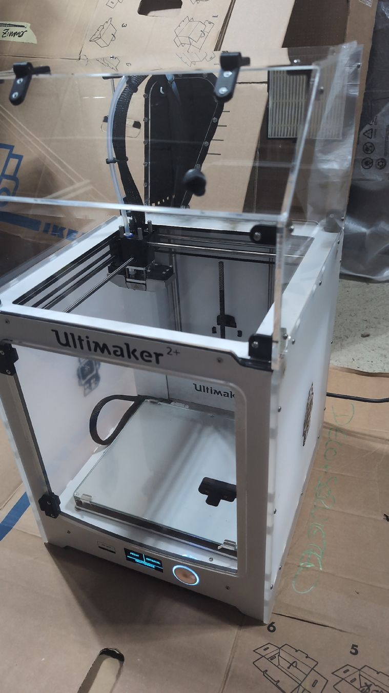 Ultimaker Stampanti 3D: Ultimaker 2+ mit Einhausung 3D Drucker - Top Zustand – Usato da Aristau venduto da Illi3
