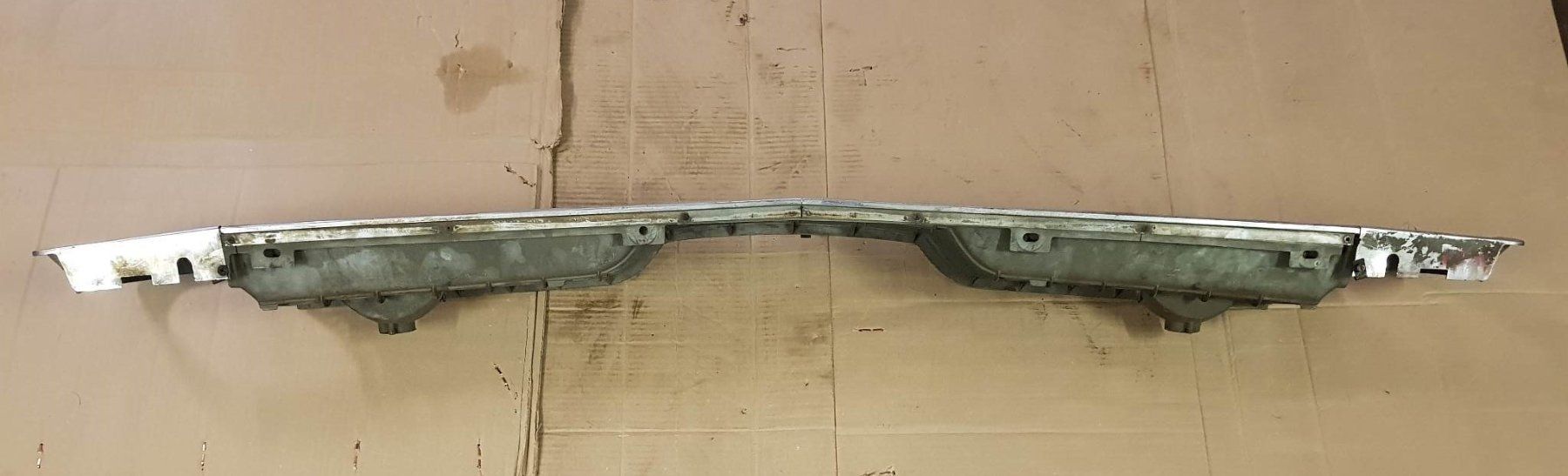 Chrysler Tutti pezzi di ricambio auto: Chrysler Valiant  Frontgrill – Usato da Niedergösgen venduto da usc_8qc6 2