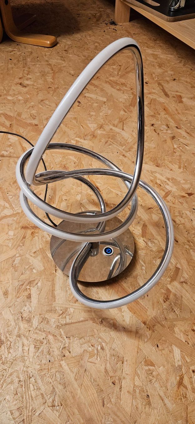 Lampade: Moderne LED Tischleuchte zu verkaufen! – Usato da Oetwil am See venduto da Mister__x 1