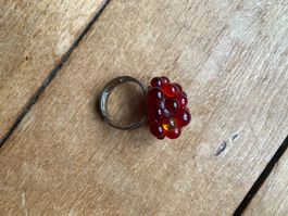 Verstellbarer Ring mit Glasblume rot