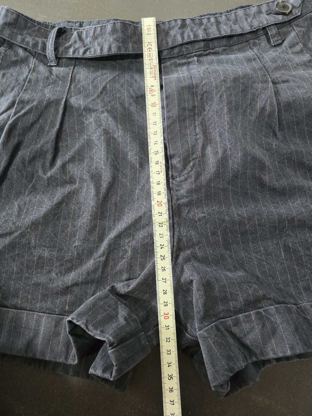 Pantalons: 2 Shorts gr.38 – D'occasion à Unterentfelden par Panda-87 5