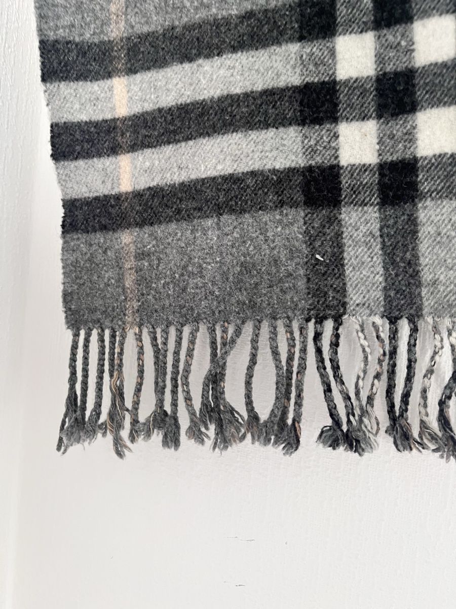 Burberry Foulard & Sciarpe: Burberry Scarf Check Pattern Grey Wool Cashmere Used – Usato da Lausanne venduto da Danash 7