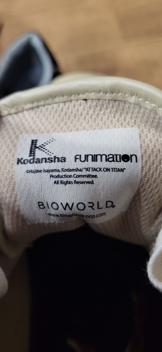 Bershka Scarpe da uomo: Attack on Titan Sneaker, Grösse 42 – Usato da Kaltbrunn venduto da BarbaraR 4