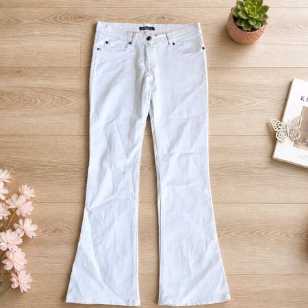 Weisse Bootcut Jeans Gr. 36 (38) mit rosa Nähten