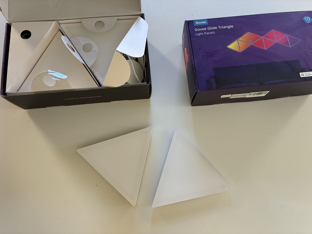 Govee Lampen: Govee Glide Triangle Light 2er Pack – Gebraucht aus Alpnachstad von Poetter 1