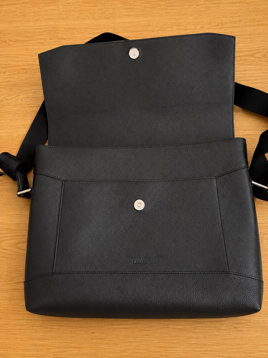 Lancel Borse: Lancel Black Leather Messenger Bag - Perfect Condition! – Nuovo (secondo la descrizione) da Fribourg venduto da aix_fs82 1