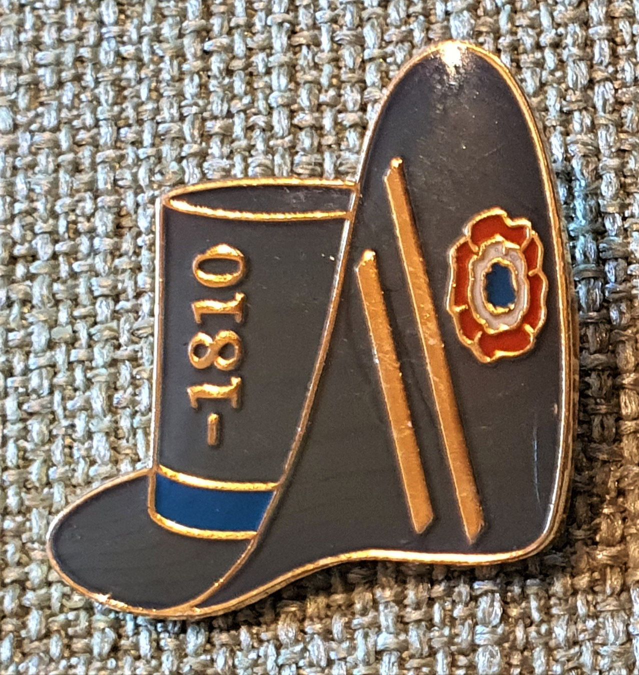 Placchette & Badge: L698 - Pin Basler Polizei Hut - 1810 / Büttel – Usato da Reinach BL venduto da Boston-Verkauf