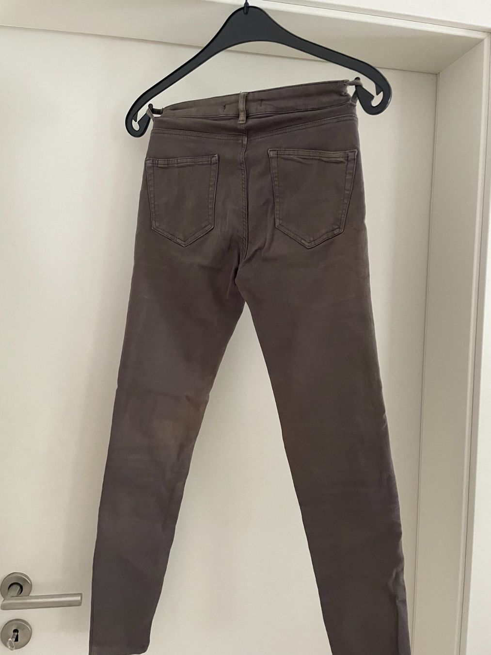 Zara Jeans: Zara Basic Jeans, Gr. 36, grau – Nuovo (secondo la descrizione) da Spreitenbach venduto da Webtempel 1
