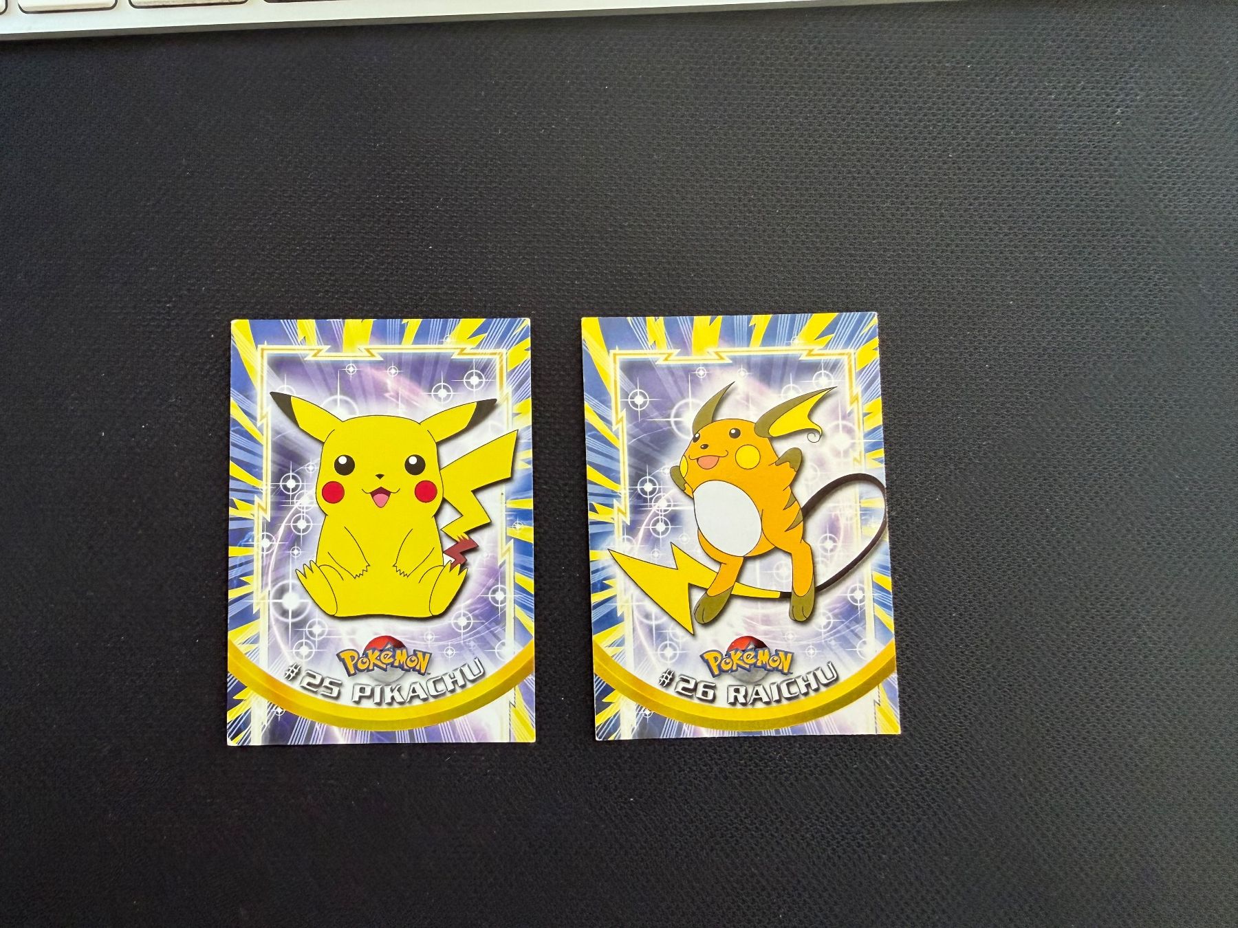 Pokémon Sammelbilder & Trading cards: Pokémon Topps - Pikachu & Raichu – Gebraucht aus Zürich von mountainwizard00