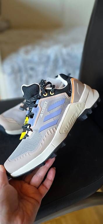 Scarpe da donna: Neuer Adidas Terrex – Usato da Ennetmoos venduto da spidway 1