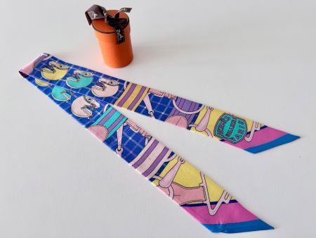 Superbe twilly HERMES-Paris "Rodéo” 100% soie
