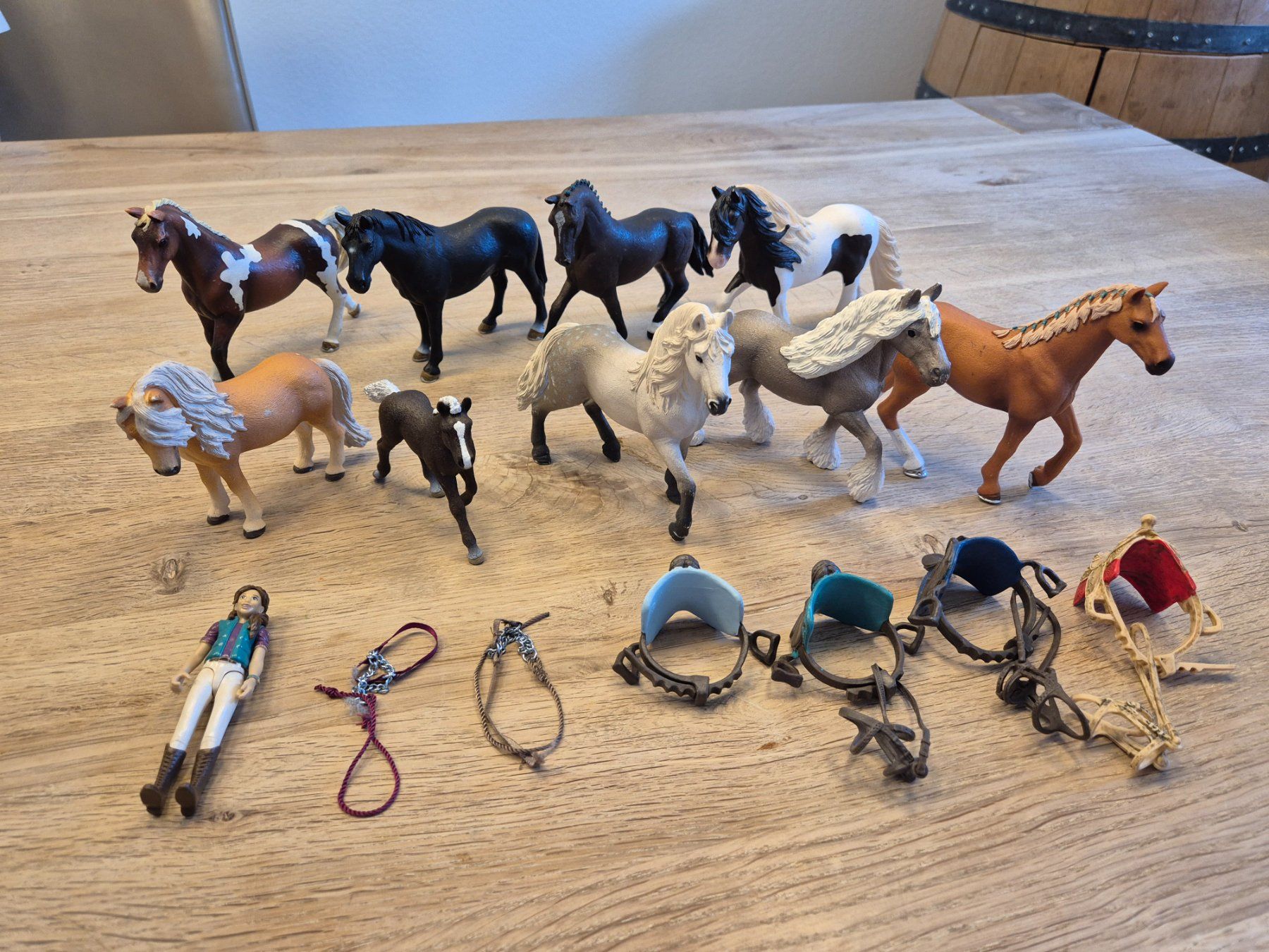 Schleich Giocattoli: Schleich Tier-Sammlung (9 Pferde + 3 Einhörner) – Usato da Thalwil venduto da Aljbaba
