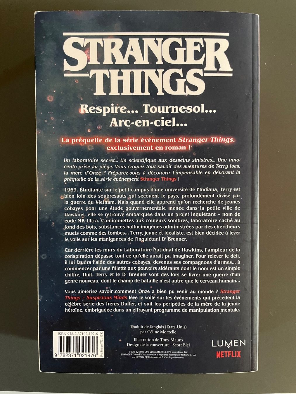 Libri: Stranger Things: Suspicious Minds, Gwenda Bond, grand format – Nuovo e nell'imballaggio originale da Pully venduto da jul_tp8w 1