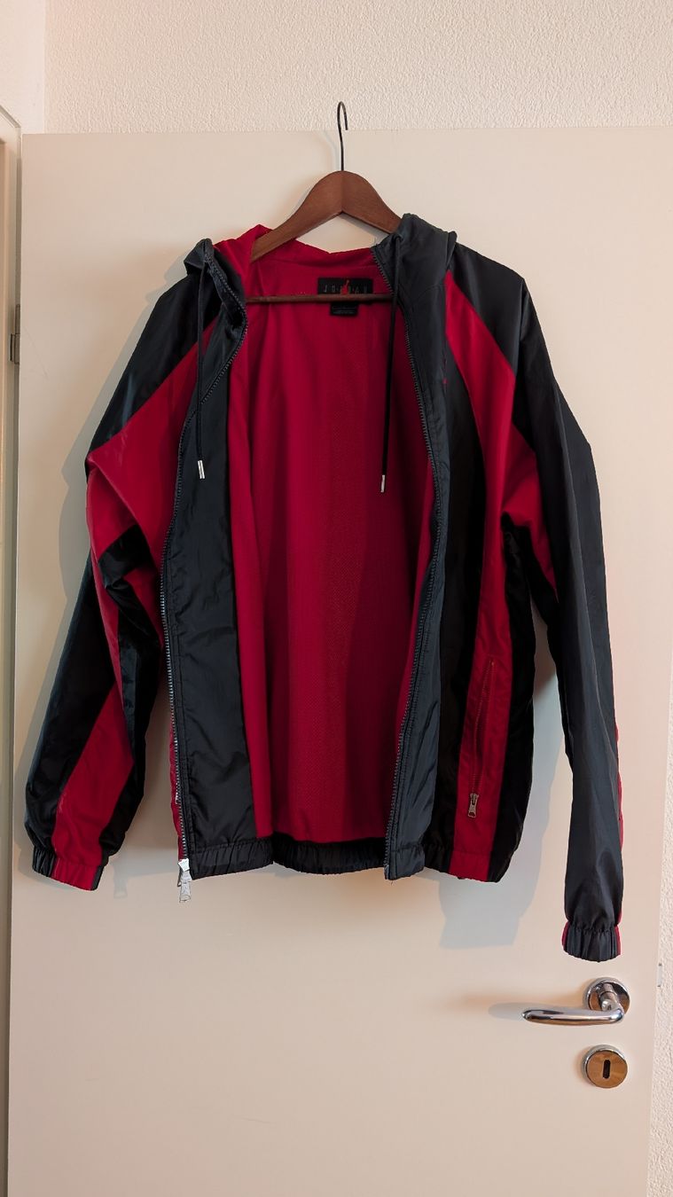 Jordan Giacche: Nike · Jordan Essential Woven Trainingsjacke – Usato da Basel venduto da Ragnar53 2