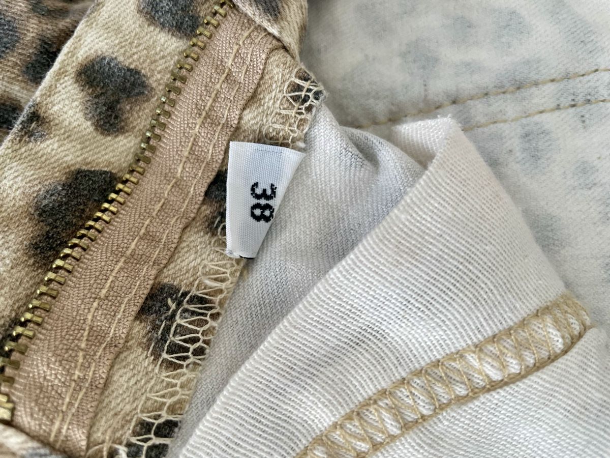 Gonne: Denim-Minirock mit Leopardenmuster, Gr. 38 – Usato da Zürich venduto da vik_isi 4