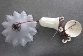 Alte Zugpendel Lampe mit Glasschirm