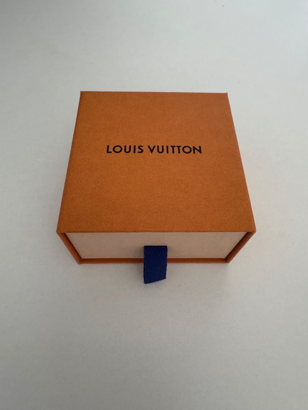 Louis Vuitton Catenine: Collier Louis Vuitton Instinct Enamelled – Nuovo (secondo la descrizione) da Bulle venduto da samuel.volery 3