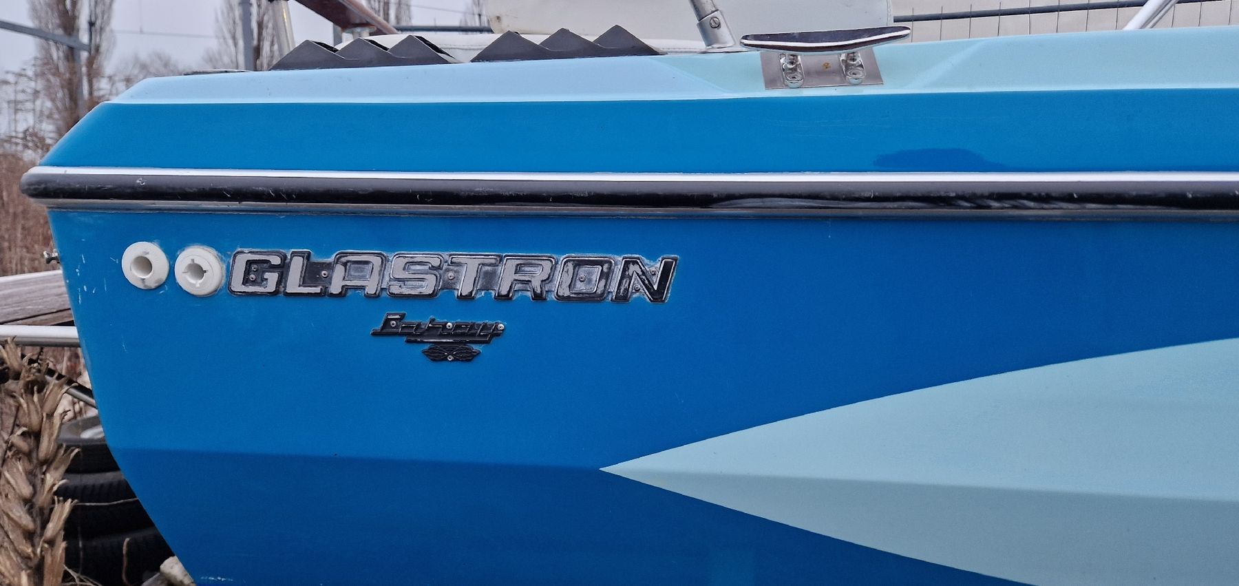 Glastron Boote: Glastron Boot mit Wakeboard Turm – Defekt aus Altenrhein von naknet 4