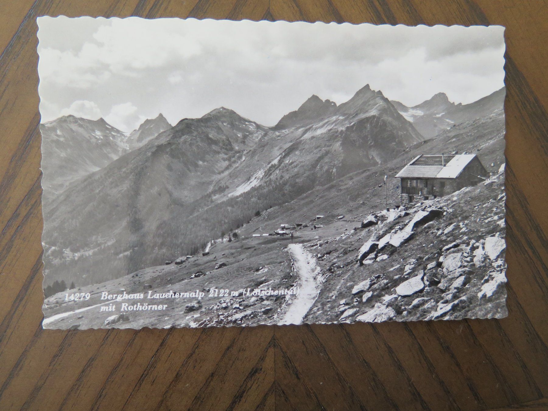 Cartoline postali: LÖTSCHENTAL - BERGHAUS  LAUCHERNALP – Usato da Wittenbach venduto da lipasal