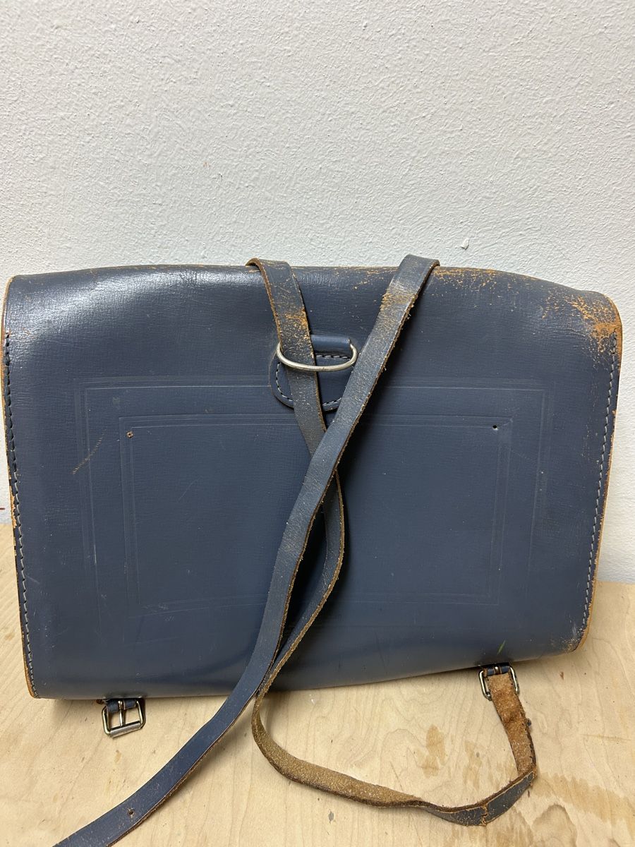 Borse & Zaini: Alter, blauer Schulerthek, -ranzen aus Leder – Usato da Uster venduto da Stromboli7 1