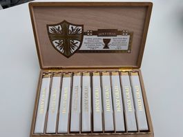 Schöne & elegante Zigarren-Box, Ave Maria Holy Grail