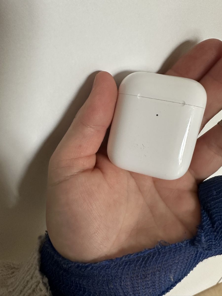 Apple Cuffie: Apple Airpods Chargingcase – Usato da Pfäffikon ZH venduto da vak_yhf2