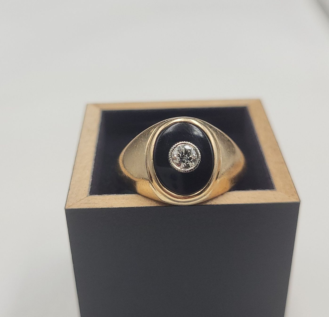 Anelli: Gold Ring Mit Diamant und Onyx – Usato da Wald ZH venduto da Dasilver