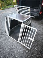 Stabile Hundebox aus Aluminium & Holz – Perfekt fürs Auto