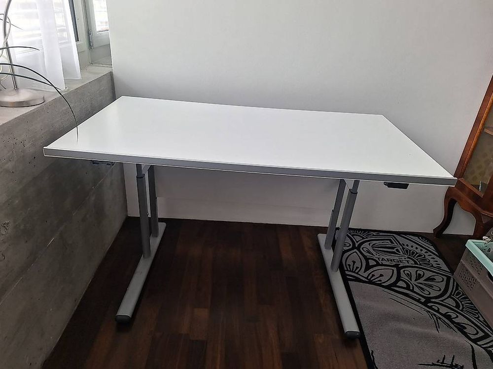Scrivanie: Schreibtisch weiss verstellbar – Usato da Heerbrugg venduto da v_s_88zb