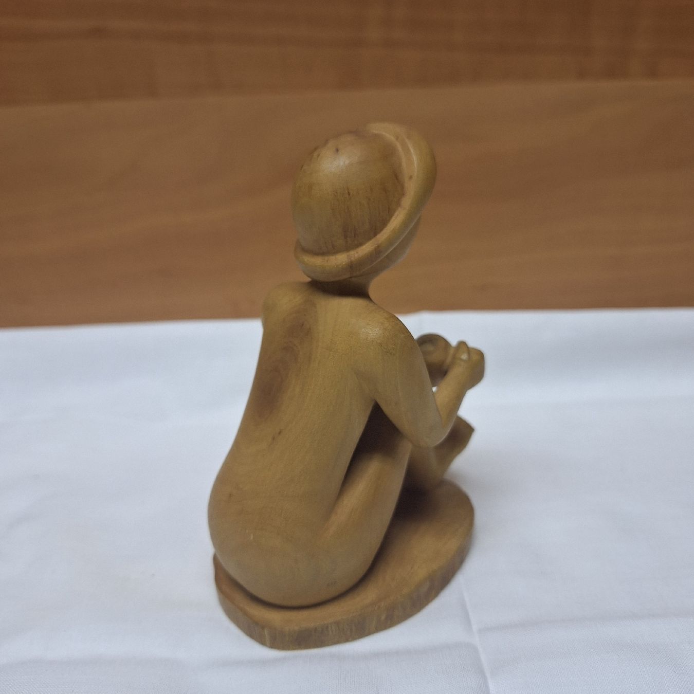 Figuren: Vintage Schnitzfigur, Figur sitzend mit Krug – Gebraucht aus Winterthur von Goldpipau 1