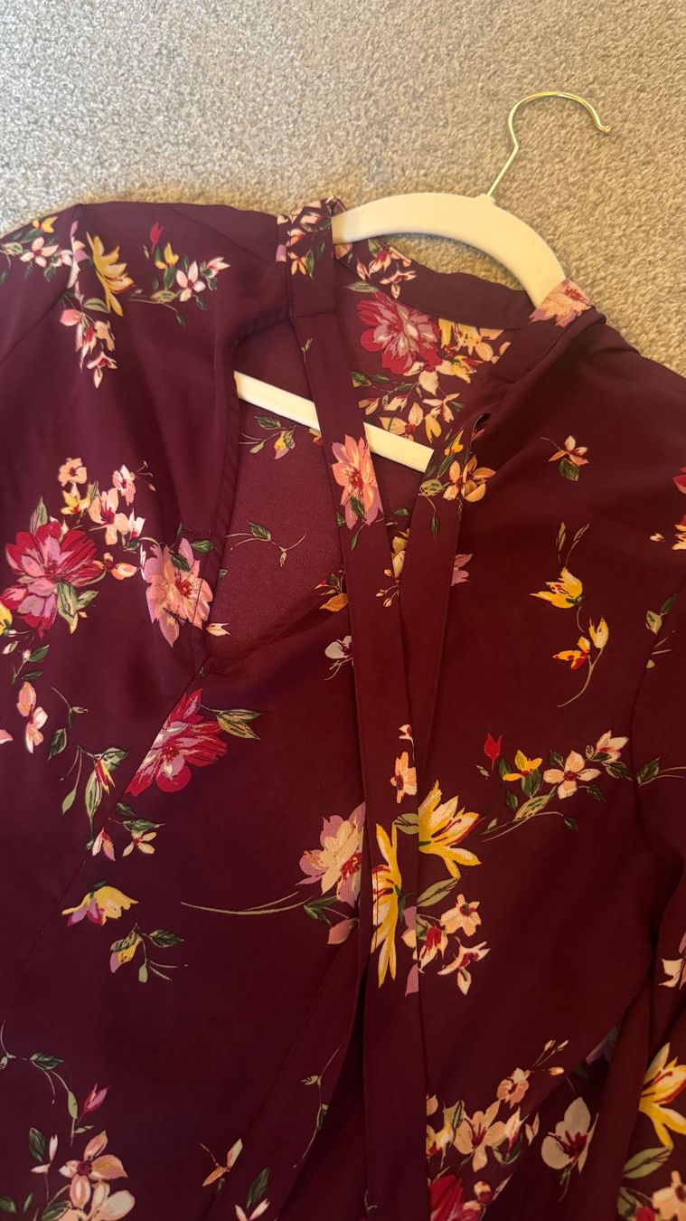 Bershka Camicette: Bluse Bershka Blumenmuster, bordeaux rot, Grösse S – Usato da Kriessern venduto da loolah 5