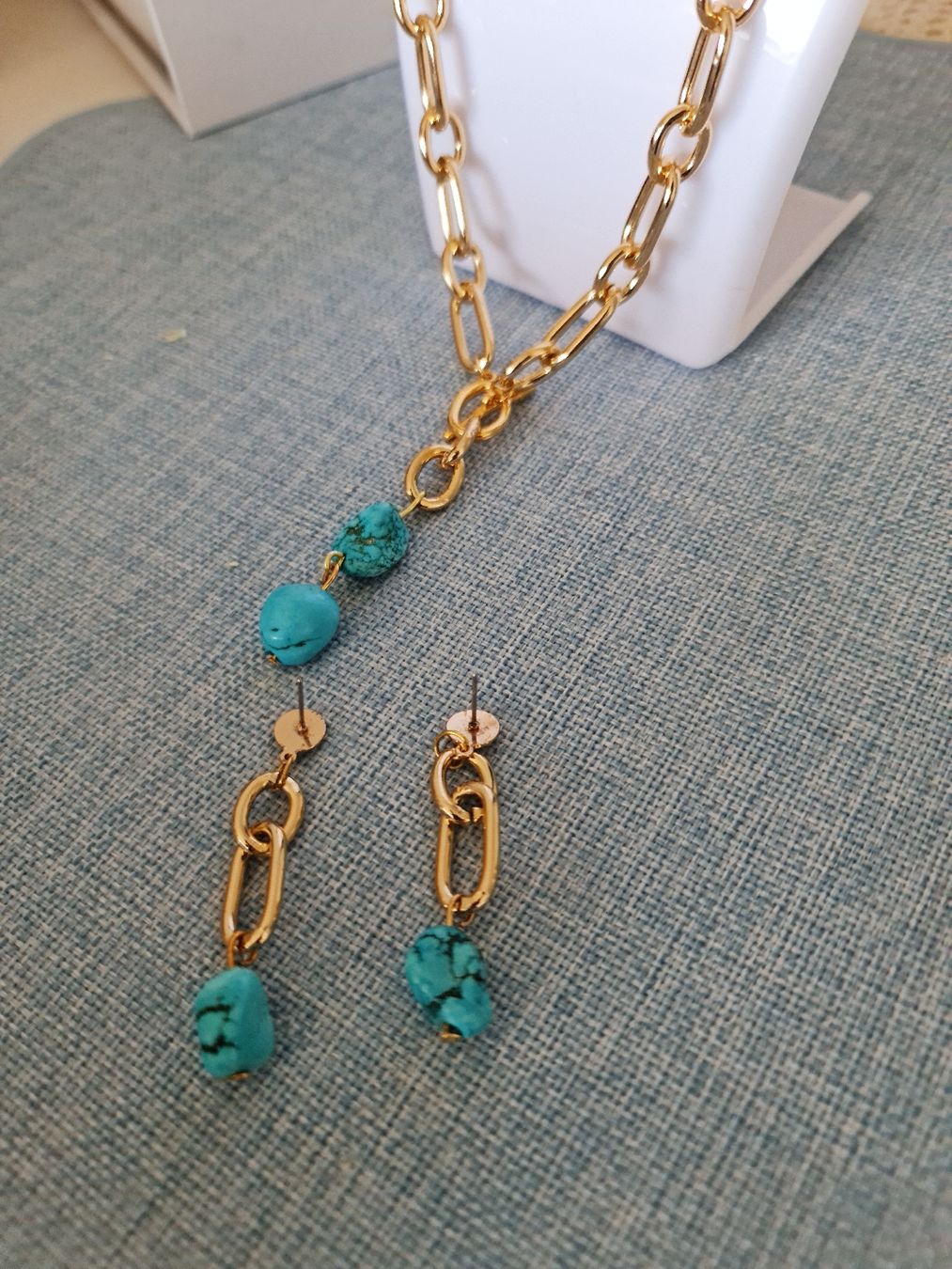 Altri gioielli: Gold Chain Necklace with Turquoise - Summer Statement! – Nuovo (secondo la descrizione) da Bouveret venduto da dou_g8q7 5