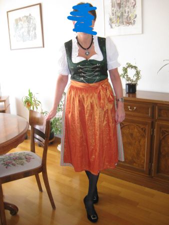Dirndl Marke Rose Grösse 42 plus 2 Blusen und 1 Balconet BH