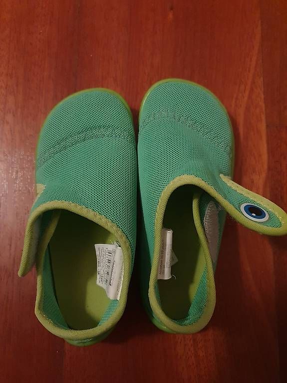 Decathlon Scarpe per ragazzi: Chaussure de plage taille 26/27 – Usato da Rolle venduto da gae_y2rp 1