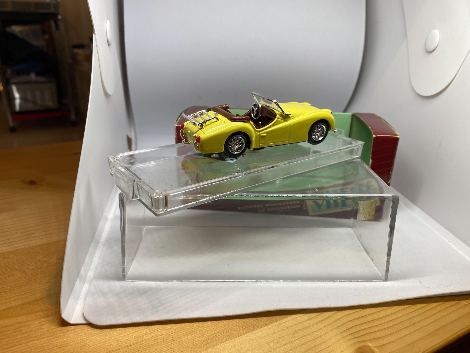 Triumph Modellini d'auto: Triumph TR3A  1959  Modell 1:43 – Nuovo e nell'imballaggio originale da Herisau venduto da Fissore