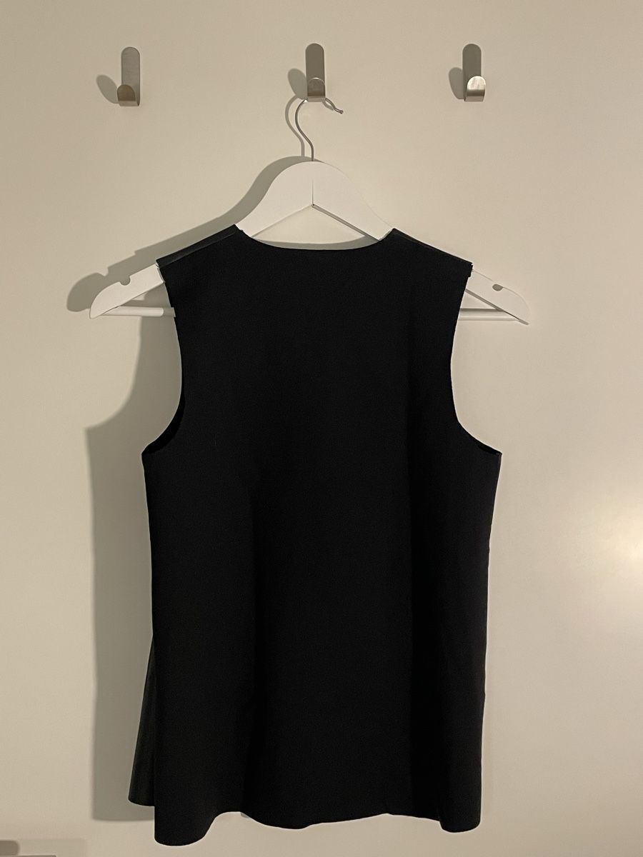 Tops: Black Sleeveless Top – Neu (gemäss Beschreibung) aus Zürich von bncmgg 1