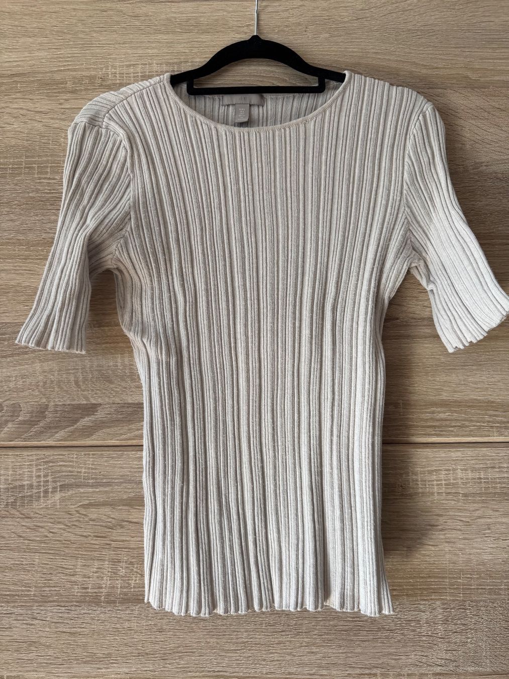 H&M Top: Top beige – Usato da Montreux venduto da iizaa811