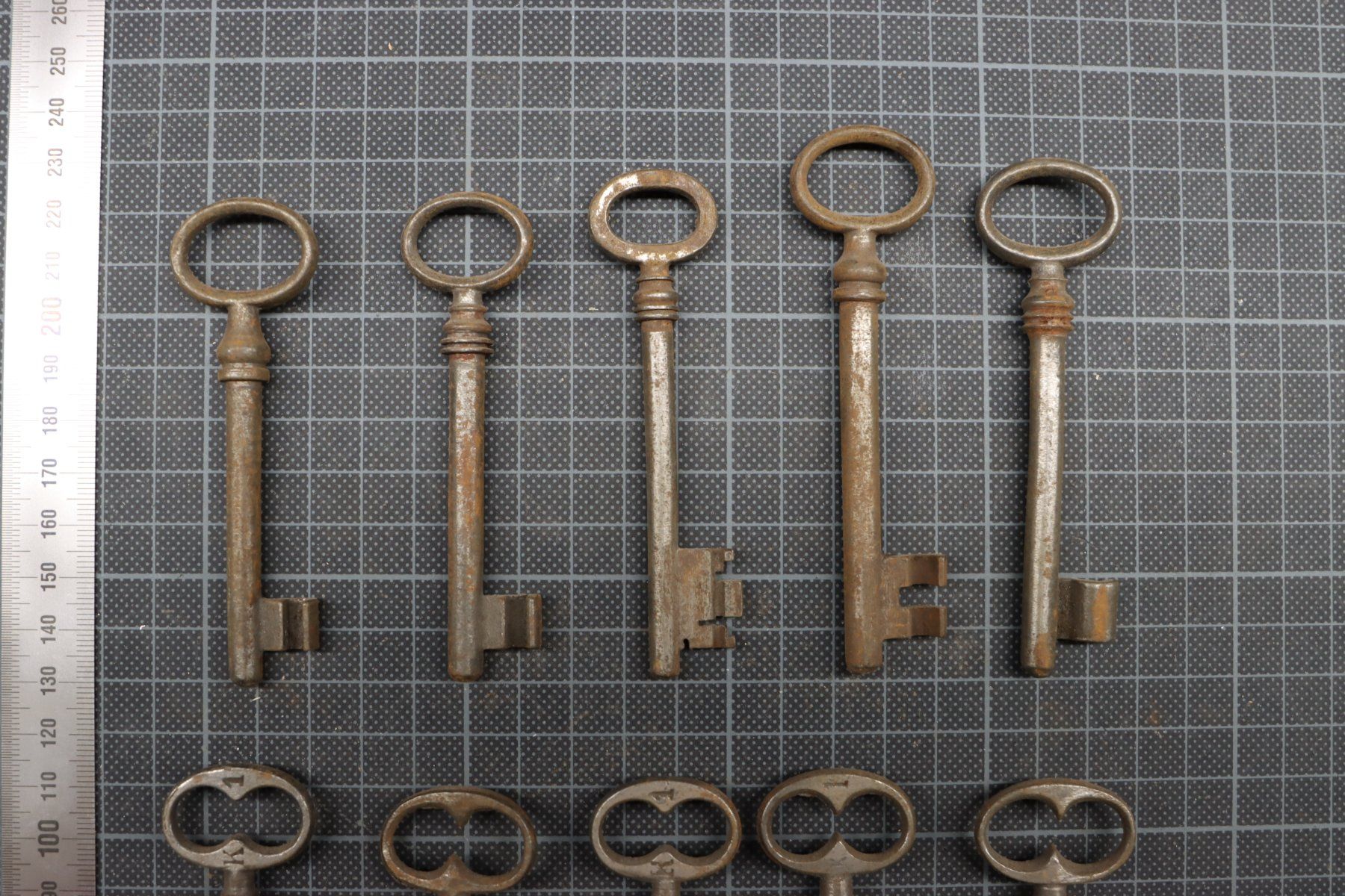 Chiavi: Lot mit 10 antiken Schlüsseln – Usato da Emmetten venduto da Super008 2