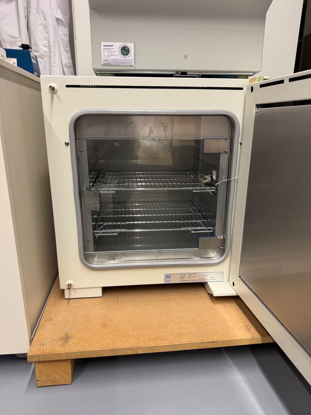 Medizinische Geräte: Enceinte de laboratoire MMM – Gebraucht aus Aarberg von SNLiquidation 4
