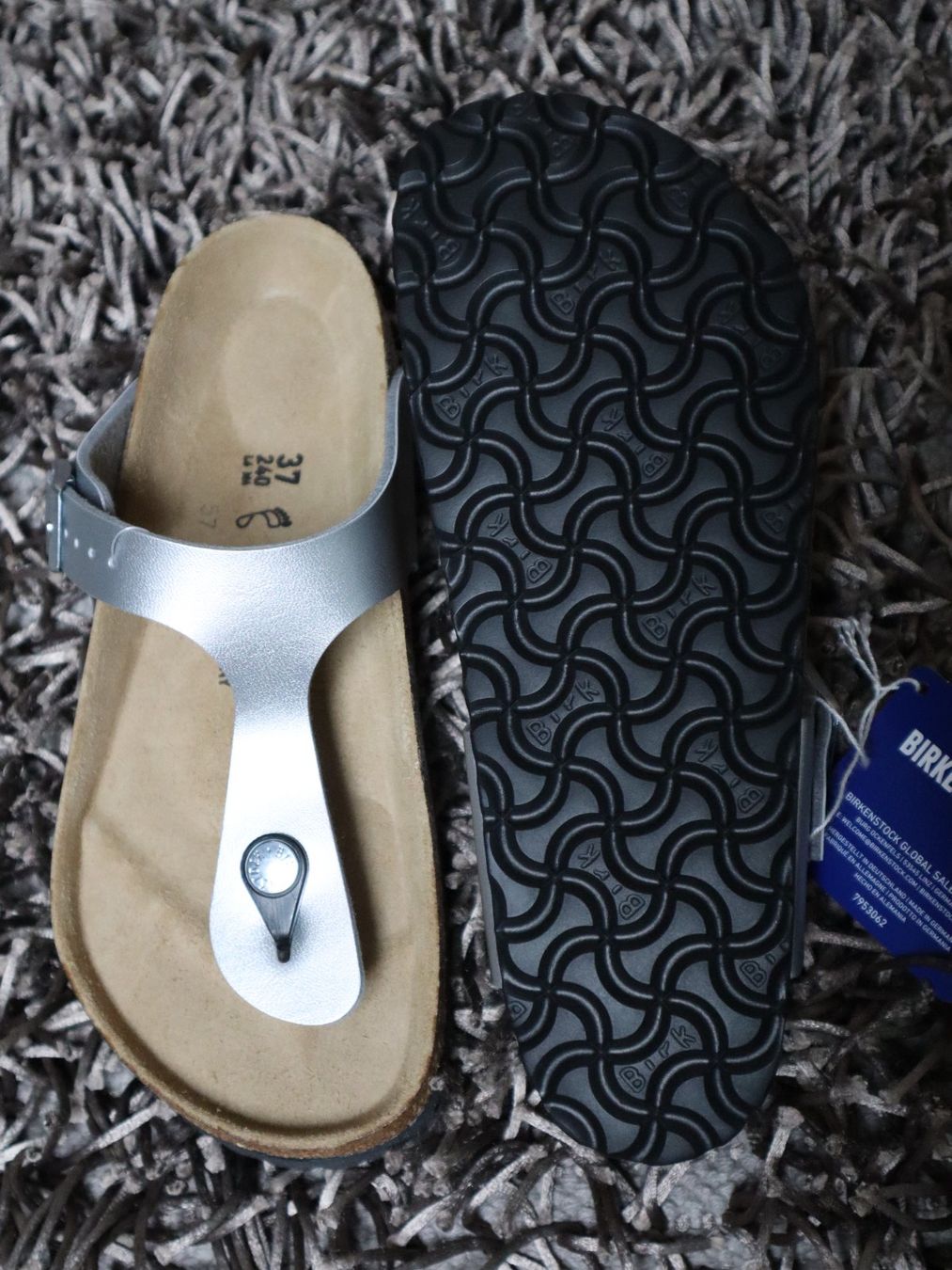 Birkenstock Damenschuhe: Birkenstock, Gizeh, Gr. 37, silber, NEU – Neu (gemäss Beschreibung) aus Wattwil von glueck 3