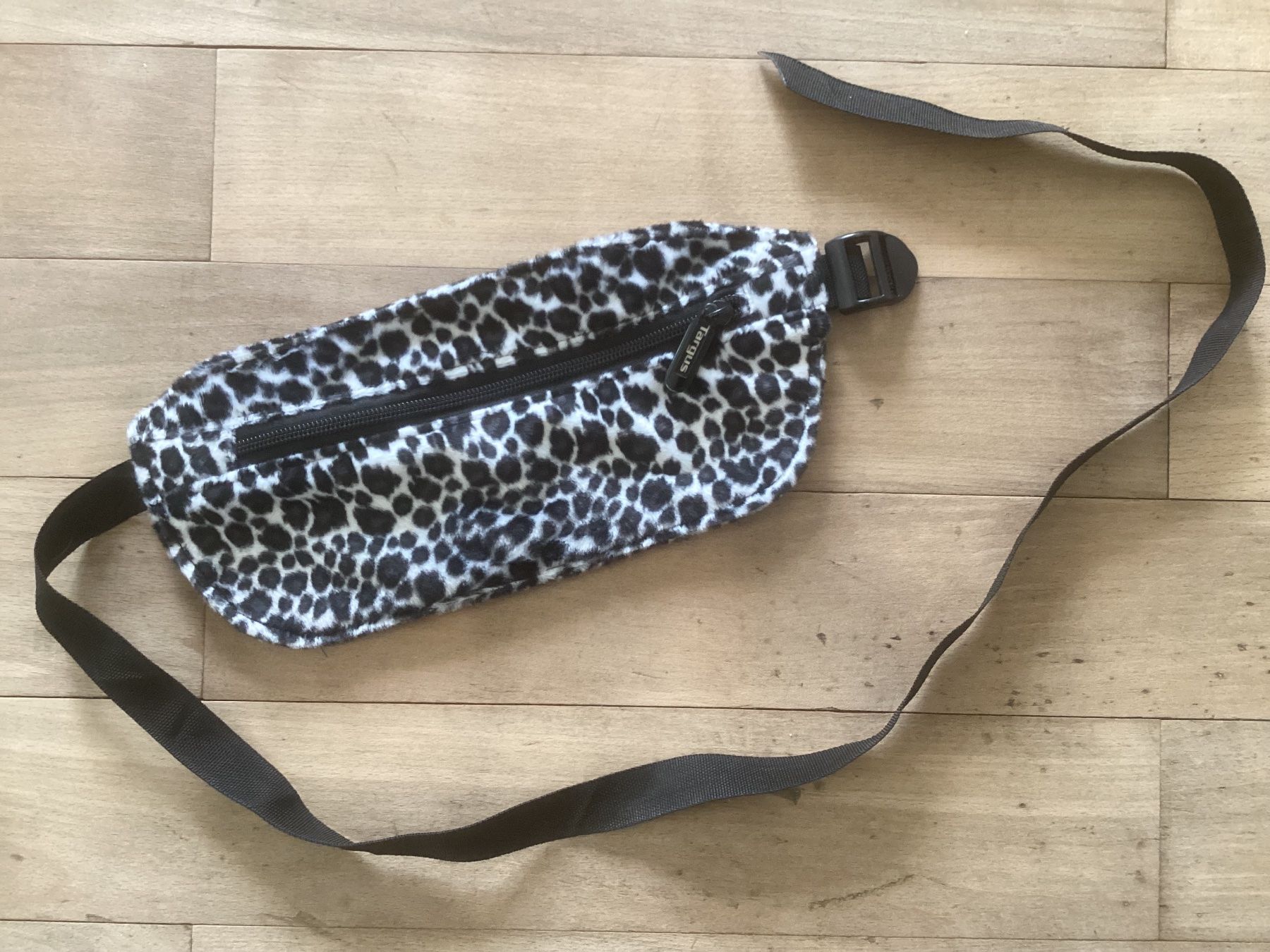 Borse da donna: Trendige Gürteltasche mit Tiermuster, neu – Nuovo (secondo la descrizione) da Muttenz venduto da bar_ws7n 1