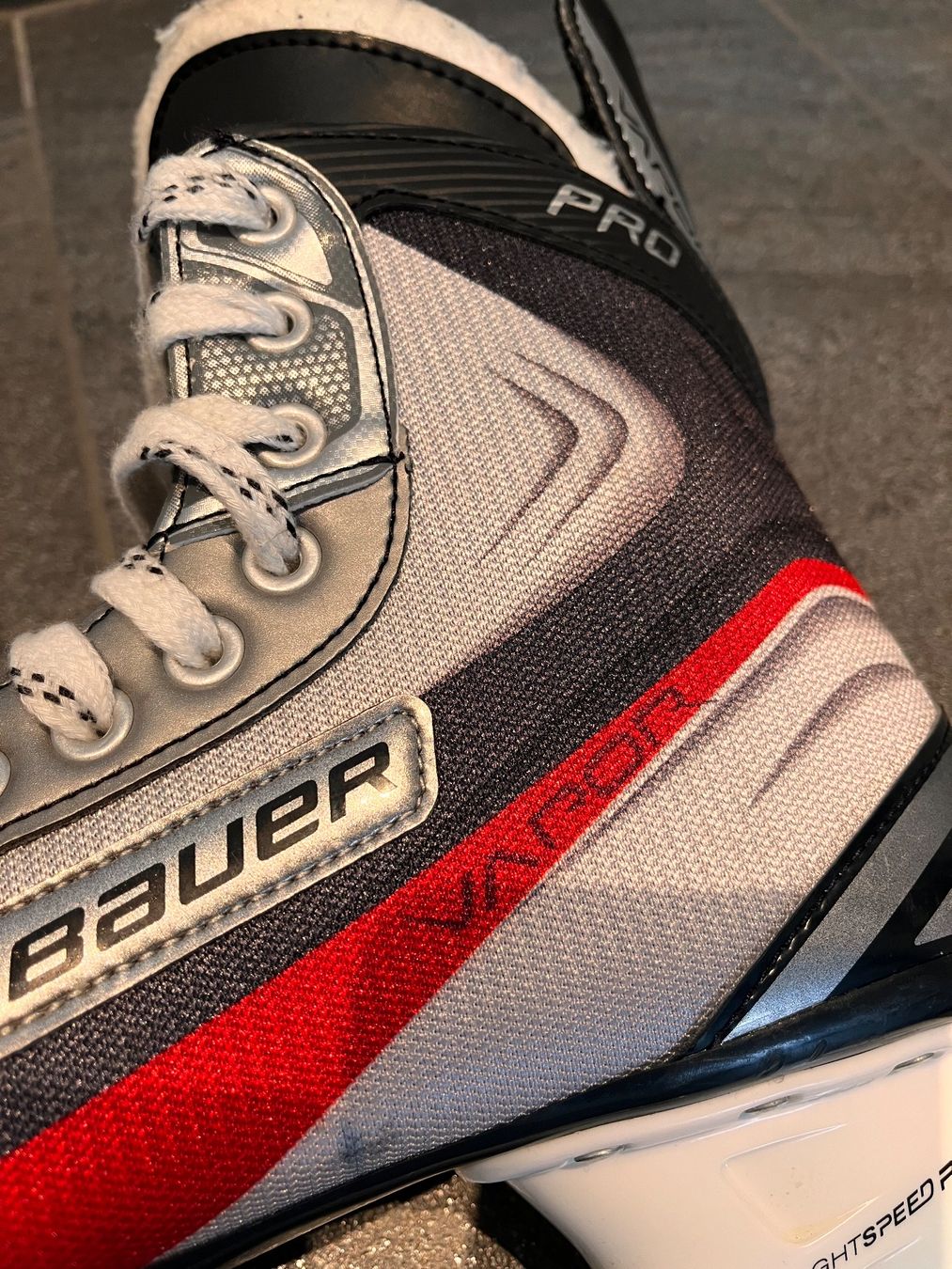 Bauer Pattini da ghiaccio: Bauer Eishockey-Schlittschuhe – Usato da Hinwil venduto da Oivil04 4