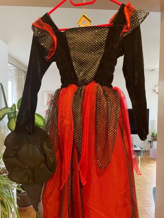 Halloween-Kostüm Hexe Gr. 140 (mit Hut)