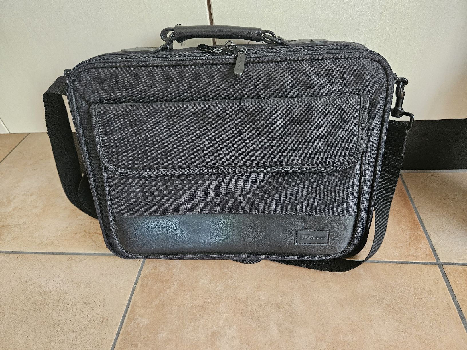 Taschen: Labtoptasche Targell – Gebraucht aus Andelfingen von Zimt01
