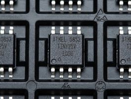10x Atmel ATtiny25V-10SU Microcontroller (SOIC-8)