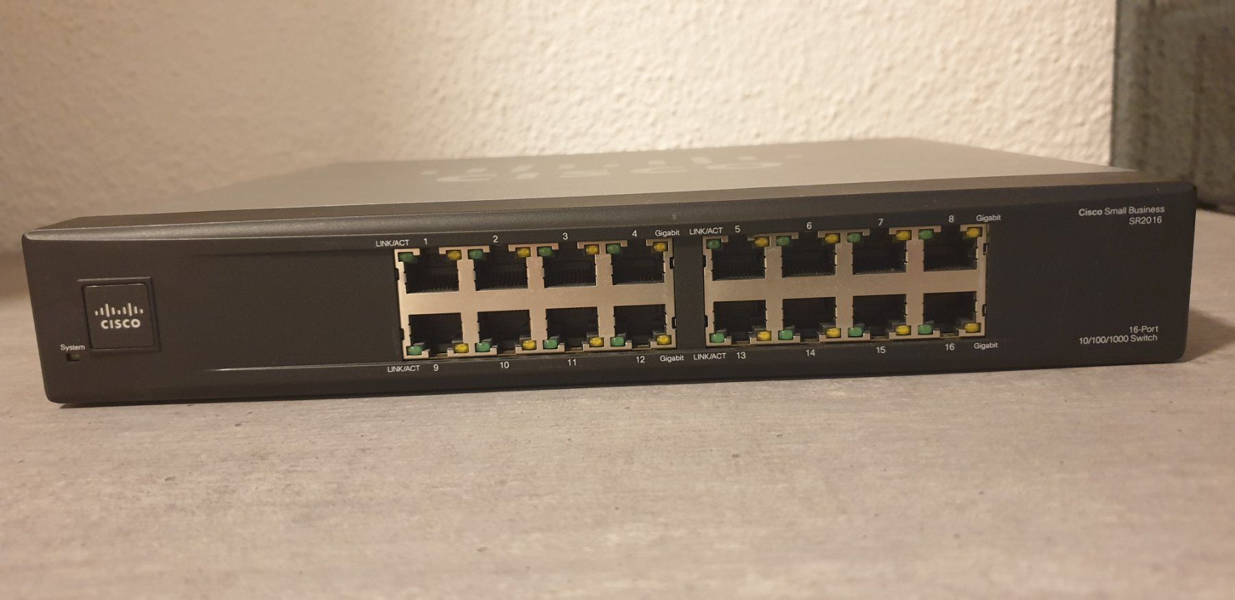Hubs & Switches: Cisco Switch SR2016 16 Ports – Gebraucht aus Buchs SG von mr9470 1