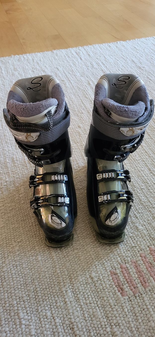 Salomon Scarpe da donna: Damenskischuhe Salomon – Usato da Luzern venduto da Olaf010