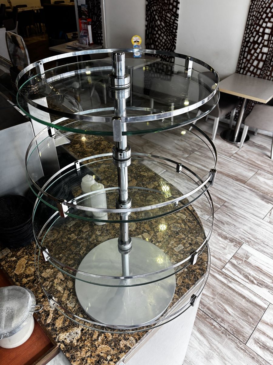 Vetrine: Table vetrine tournante – Usato da Attalens venduto da gar_cpq6 1